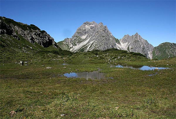 Sterzer Seele mit Widderstein im Hintergrund