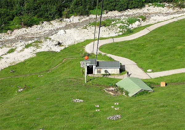 Materialseilbahn zum Fiderepass - Abzweig Pfad zur Hinterwilden