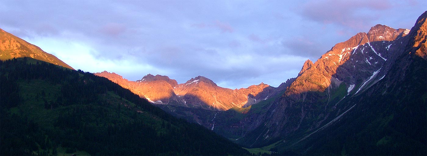 Blick vom Garten auf das Wildental mit Mindelheimer Klettersteig