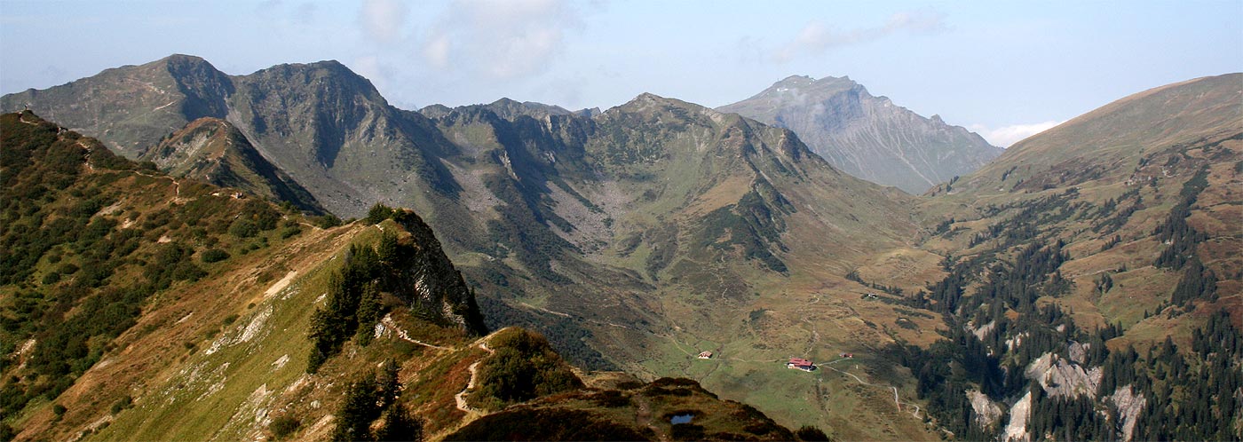 Ochsenhofer Grat mit Blick auf Grünhorn, Didamskopf und Schwarzwasserhütte