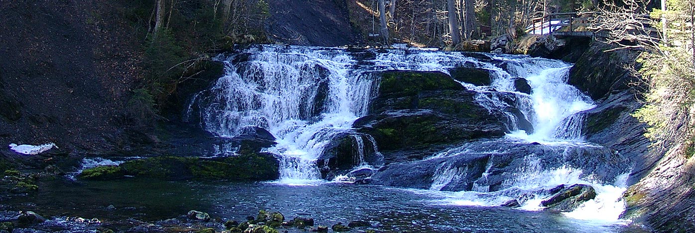 Kleiner Wasserfall am unteren Schwarzwasserbach