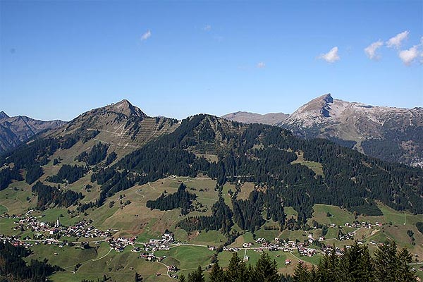 Mittelberg mit Heuberg und Walmendinger Horn